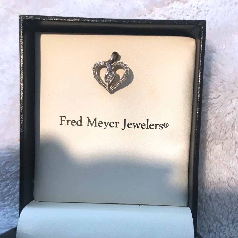CYBER M SALE‼️ Diamond Heart Pendent
